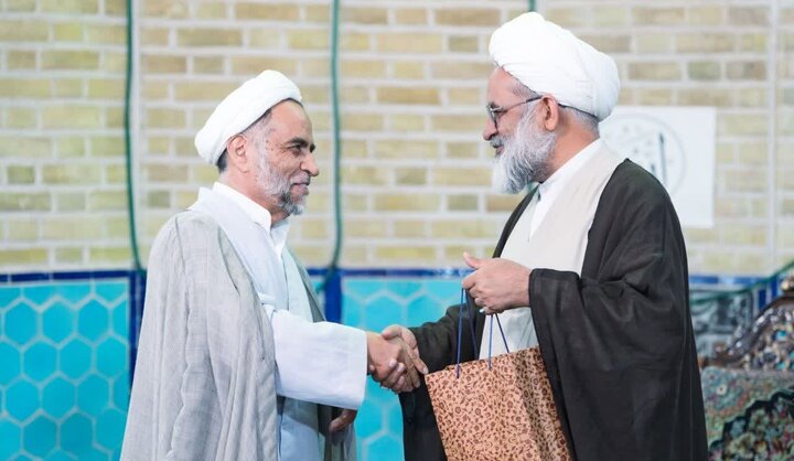 تصاویر/ حضور امام جمعه سیرجان از مساجد این شهر در قالب طرح «عهد حضور»