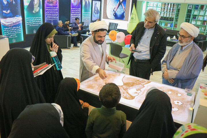 تصاویر/ حال و هوای دومین روز از سی و سومین دوره نمایشگاه بین‌المللی قرآن کریم