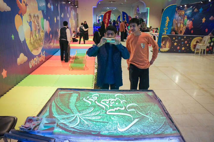 تصاویر/ حال و هوای دومین روز از سی و سومین دوره نمایشگاه بین‌المللی قرآن کریم