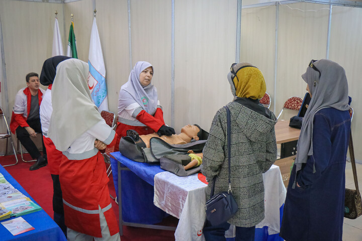 تصاویر/ حال و هوای دومین روز از سی و سومین دوره نمایشگاه بین‌المللی قرآن کریم