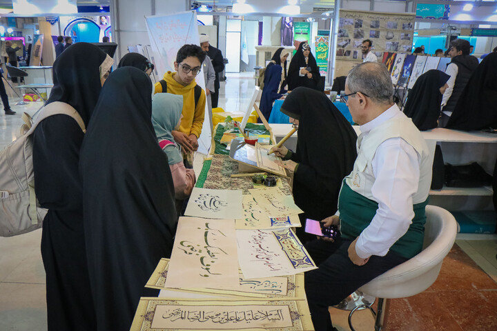 تصاویر/ حال و هوای دومین روز از سی و سومین دوره نمایشگاه بین‌المللی قرآن کریم