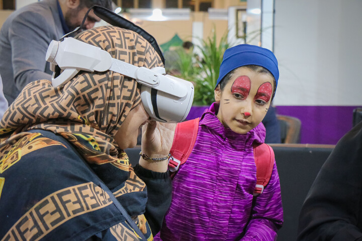 تصاویر/ حال و هوای دومین روز از سی و سومین دوره نمایشگاه بین‌المللی قرآن کریم