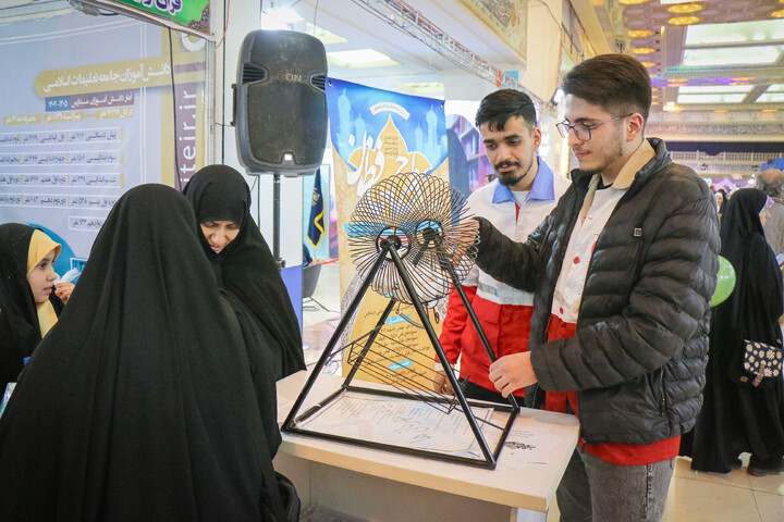 تصاویر/ حال و هوای دومین روز از سی و سومین دوره نمایشگاه بین‌المللی قرآن کریم