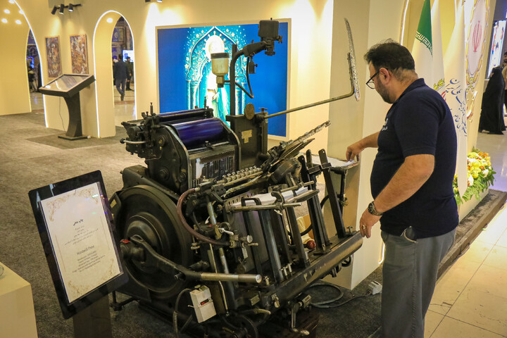 تصاویر/ حال و هوای دومین روز از سی و سومین دوره نمایشگاه بین‌المللی قرآن کریم