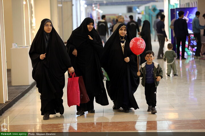 أجواء معرض طهران الدولي الـ33 للقرآن الكريم في يومه الأول