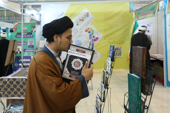 تصاویر/ حضور روحانیون در  سی و سومین نمایشگاه بین المللی قرآن کریم