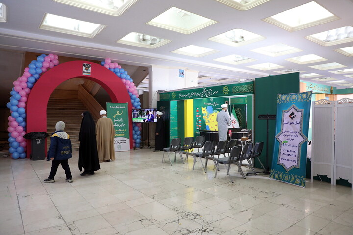 تصاویر/ حضور روحانیون در  سی و سومین نمایشگاه بین المللی قرآن کریم