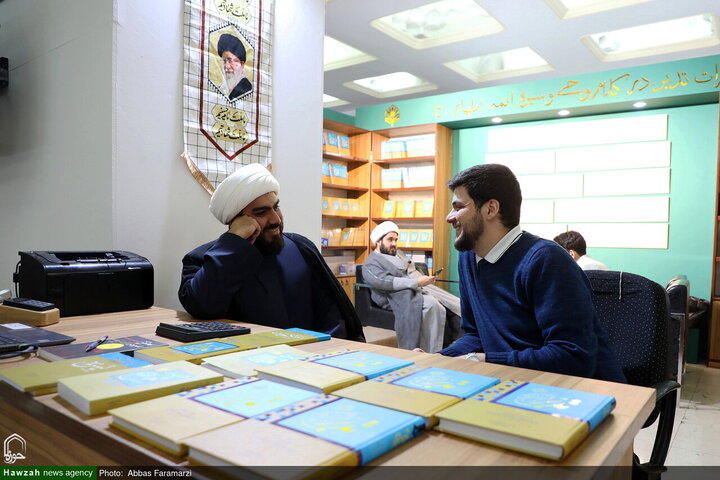 تواصلٌ مباشرٌ لرجال الدين في الدورة الـ33 لمعرض طهران الدولي للقرآن الكريم