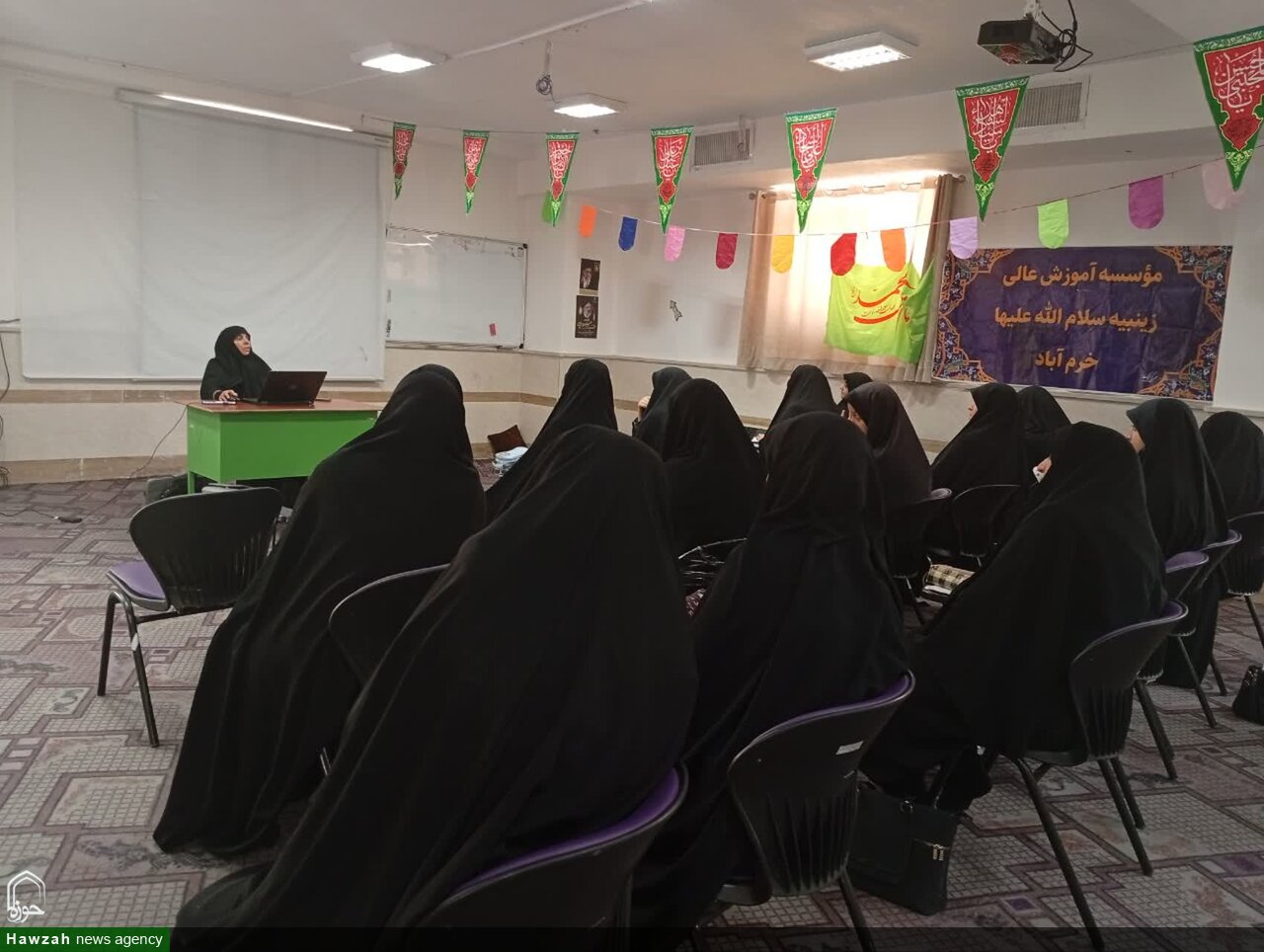 برگزاری نشست علمی پژوهشی با موضوع واکاوی مصداق سوره قدر در مدرسه زینبیه خرم آباد