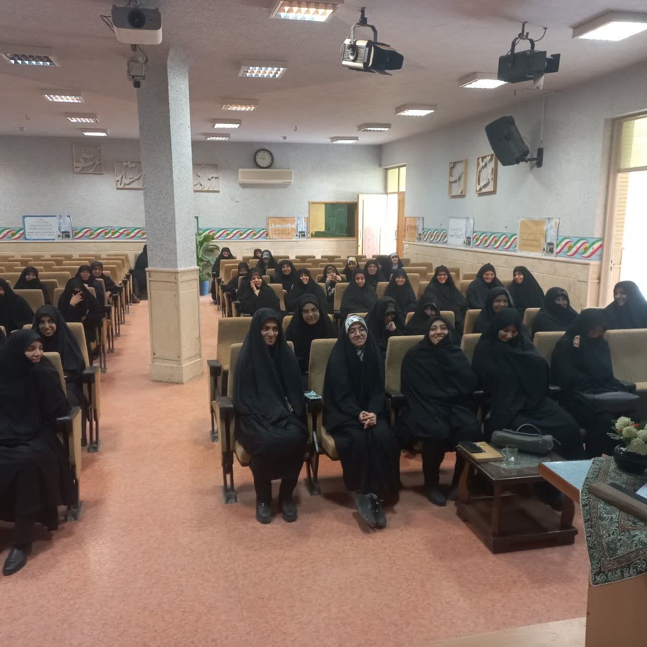 برگزاری کرسی تبادل نظر آموزشی و تربیتی با تأکید بر پیوند علم و تهذیب در اردکان