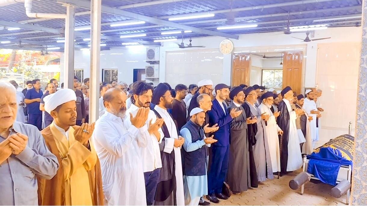 ممبئی میں مولانا سید انیس الحسن زیدی سپردِ خاک، سیکڑوں سوگواروں کی شرکت