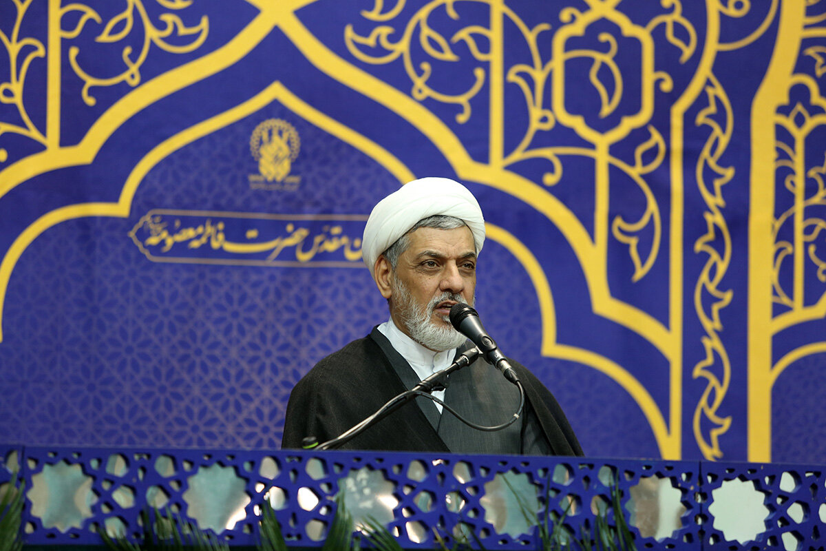 انتظار جوانان از مسئولان حل مشکلات و برخورد جدی با مفسدان اقتصادی است