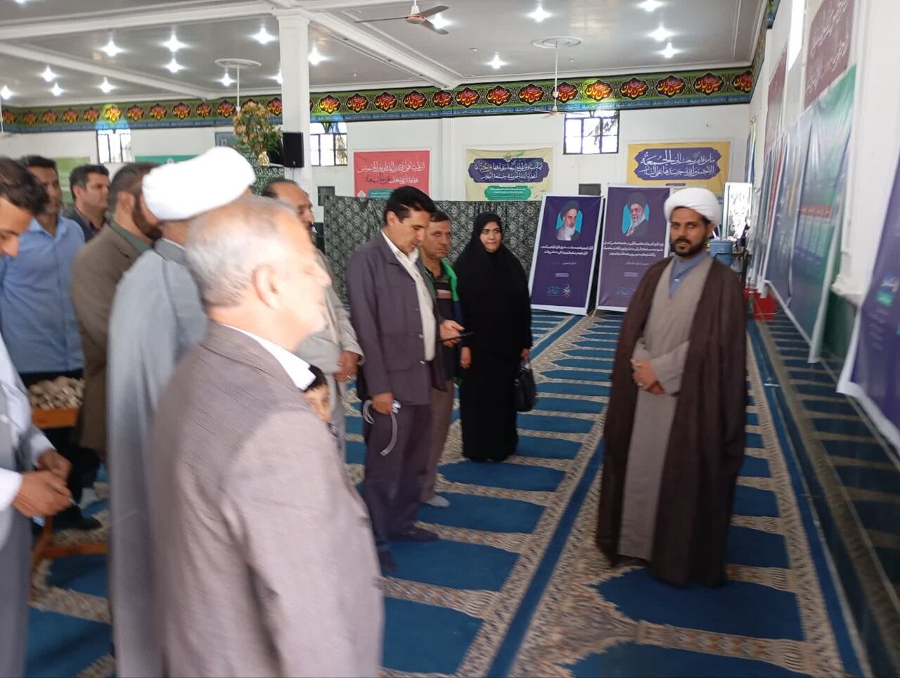 تصاویر/ بازدید مسئولان شهرستان نرماشیر از نمایشگاه «زندگی با آیه‌ها»