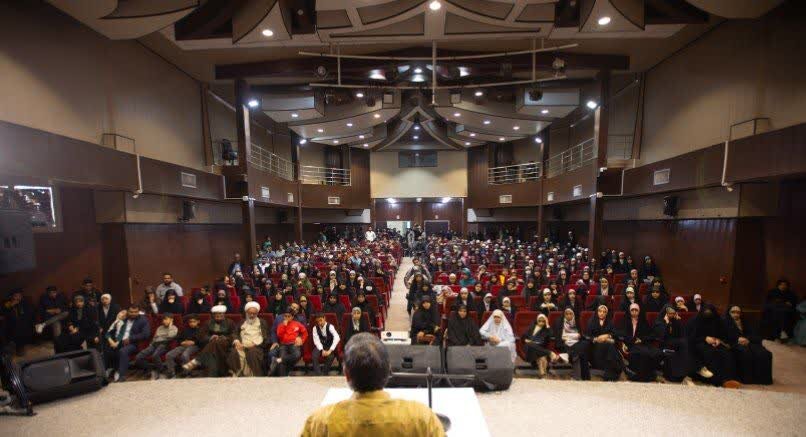 تصاویر/ نشست نوجوانان سیرجانی با سردار حاج حسین یکتا