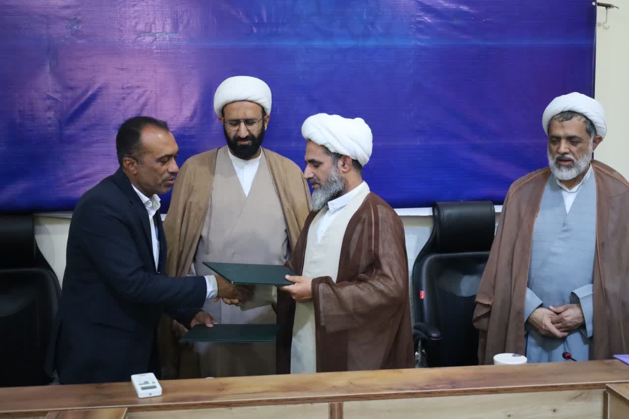 ۸ تفاهم نامه بین مدیریت حوزه علمیه استان با نهاد استان هرمزگان منعقد شد