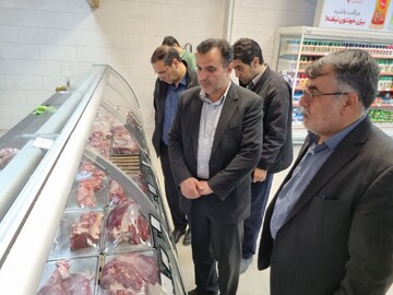 بازدید سرزده فرماندار کاشان از فروشگاه‌ها و واحدهای صنفی