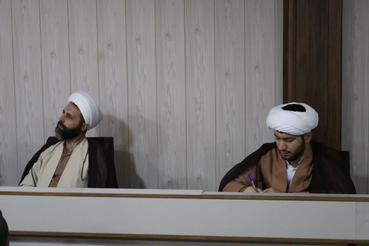 تصاویر/ کارگاه آموزشی رویت هلال ماه در مدرسه علمیه امام خمینی(ره) ارومیه