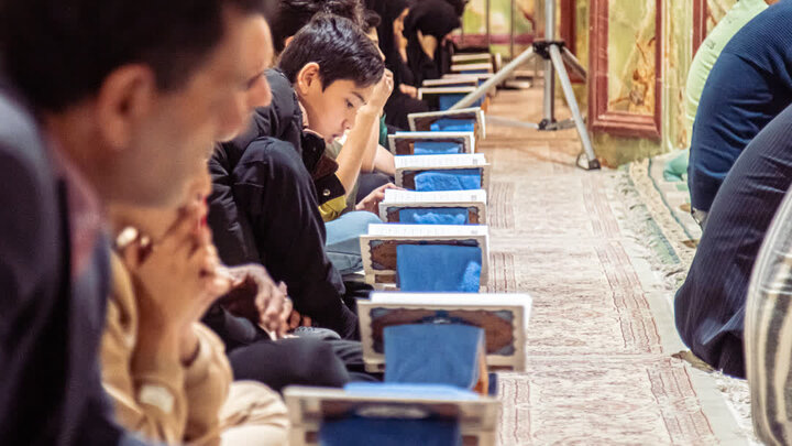 تصاویر/ جزء خوانی قرآن کریم به روش حفظ خوانی در نجف ایران