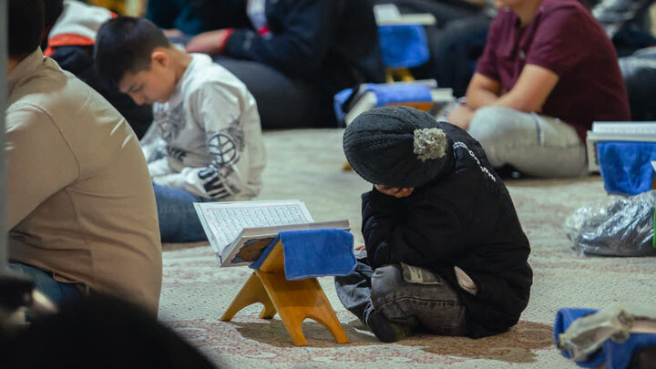 تصاویر/ جزء خوانی قرآن کریم به روش حفظ خوانی در نجف ایران