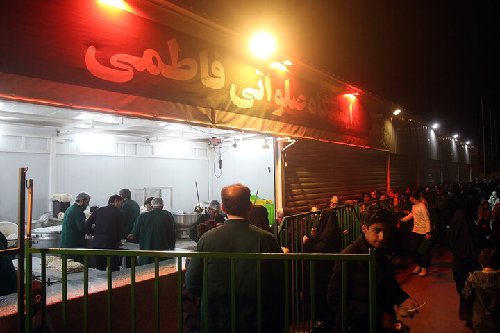 محطات الضيافة تستقبل الصائمين في حرم السيدة فاطمة المعصومة (عليها السلام)