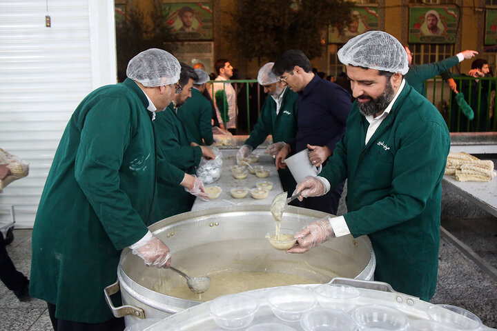 محطات الضيافة تستقبل الصائمين في حرم السيدة فاطمة المعصومة (عليها السلام)