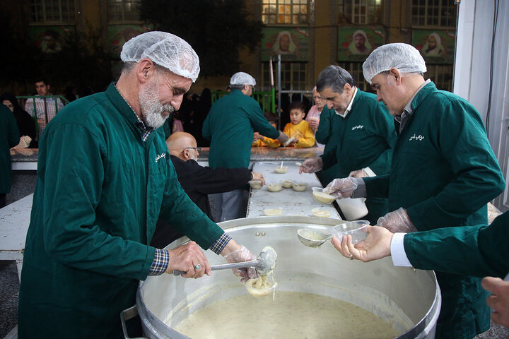محطات الضيافة تستقبل الصائمين في حرم السيدة فاطمة المعصومة (عليها السلام)