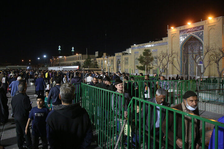 محطات الضيافة تستقبل الصائمين في حرم السيدة فاطمة المعصومة (عليها السلام)