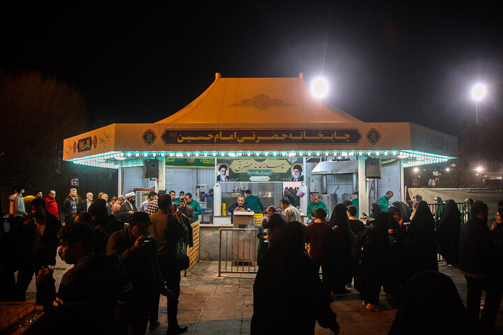 محطات الضيافة تستقبل الصائمين في حرم السيدة فاطمة المعصومة (عليها السلام)