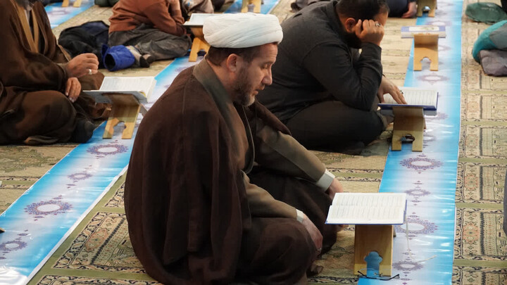 تصاویر/ جزء خوانی قرآن‌ کریم در حسینیه امام خمینی(ره) همدان