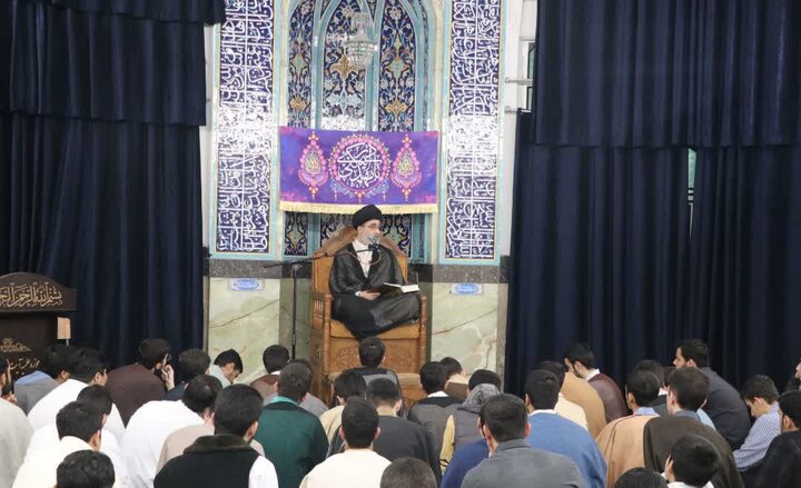 تصاویر/ جلسه معارف قرآن و اهل‌بیت(ع) در مدرسه علمیه آیت‌الله حق‌شناس