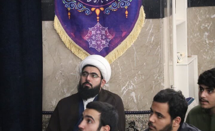 تصاویر/ جلسه معارف قرآن و اهل‌بیت(ع) در مدرسه علمیه آیت‌الله حق‌شناس