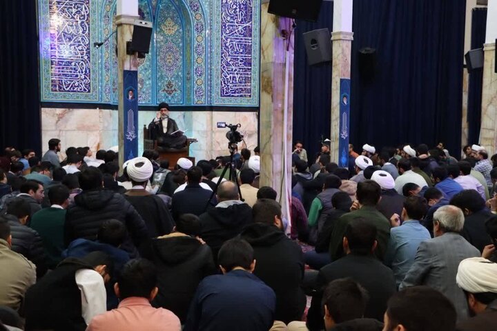 تصاویر/ جلسه معارف قرآن و اهل‌بیت(ع) در مدرسه علمیه آیت‌الله حق‌شناس