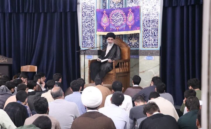 تصاویر/ جلسه معارف قرآن و اهل‌بیت(ع) در مدرسه علمیه آیت‌الله حق‌شناس