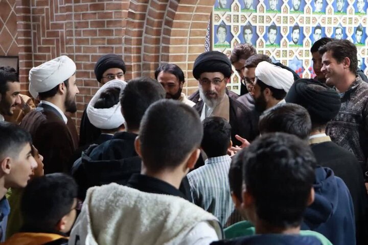 تصاویر/ جلسه معارف قرآن و اهل‌بیت(ع) در مدرسه علمیه آیت‌الله حق‌شناس