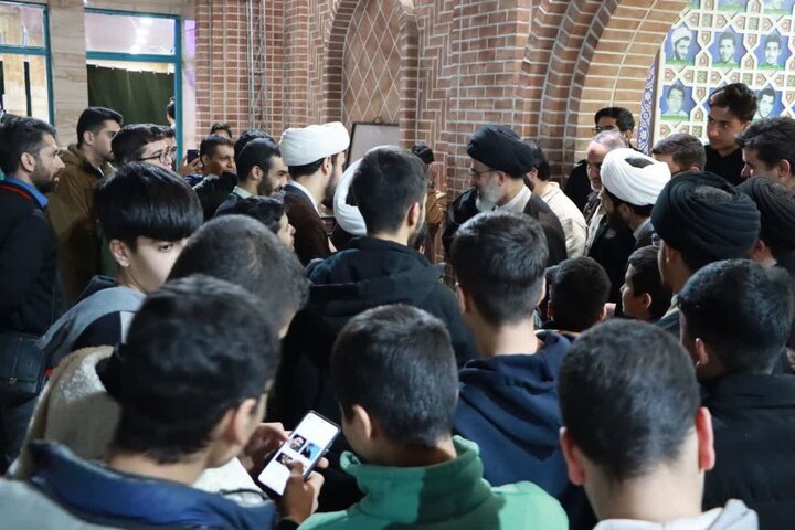 تصاویر/ جلسه معارف قرآن و اهل‌بیت(ع) در مدرسه علمیه آیت‌الله حق‌شناس