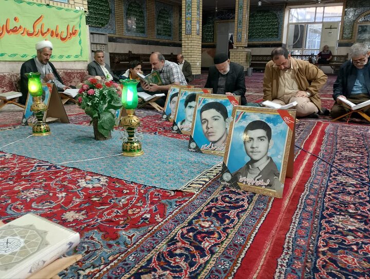 تصاویر/ محفل انس با قرآن به یاد شهدا در مسجد امام محمد تقی(ع)