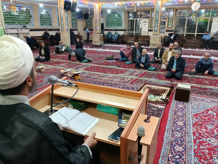 تصاویر/ محفل انس با قرآن به یاد شهدا در مسجد امام محمد تقی(ع)