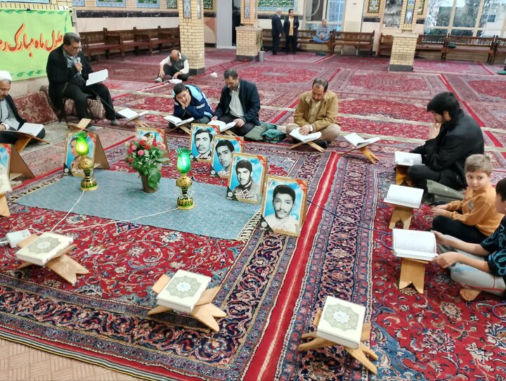 تصاویر/ محفل انس با قرآن به یاد شهدا در مسجد امام محمد تقی(ع)