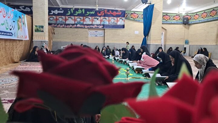تصاویر/ حال و هوای ترتیل‌خوانی دختران در دوراهک