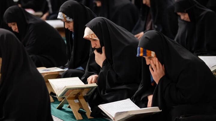 تصاویر/ آیین باشکوه جزءخوانی قرآن کریم و جلسه تفسیر در مصلی کرج