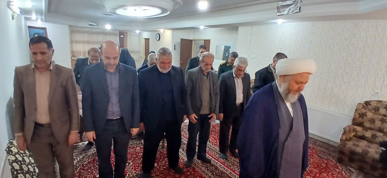 امام جمعه آران و بیدگل با خانواده شهید  معظمی دیدار کرد