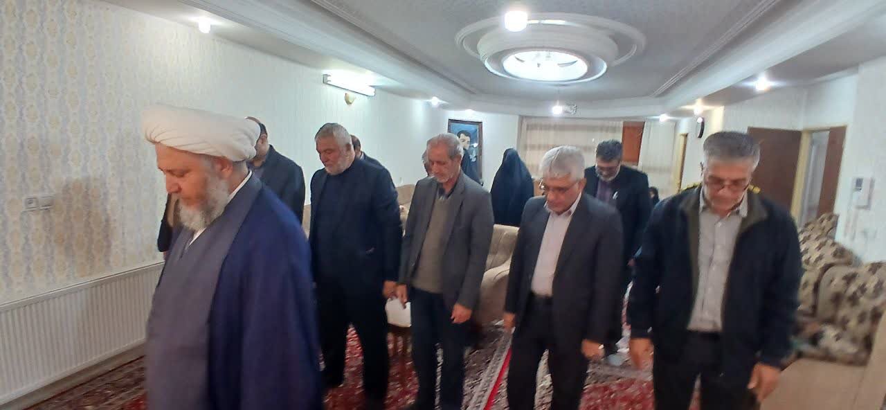 امام جمعه آران و بیدگل با خانواده شهید  معظمی دیدار کرد