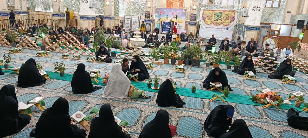 مراسم جزءخوانی قرآن کریم در آستان علی‌ابن باقر(ع) اردهال کاشان برگزار شد+تصاویر