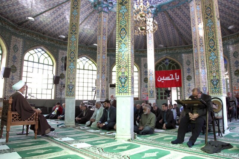 حقیقت عبادت، برقراری ارتباط با خدا و حال حضور قلب است