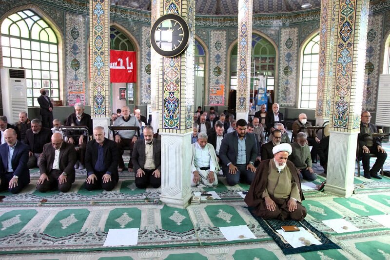 حقیقت عبادت، برقراری ارتباط با خدا و حال حضور قلب است