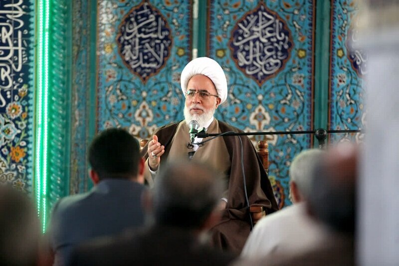 इबादत की हक़ीक़त, ख़ुदा से राब्ता और हुज़ूर ए क़ल्ब की कैफ़ियत हैं।हुज्जतुल इस्लाम वल मुस्लिमीन ग़फ़ूरी