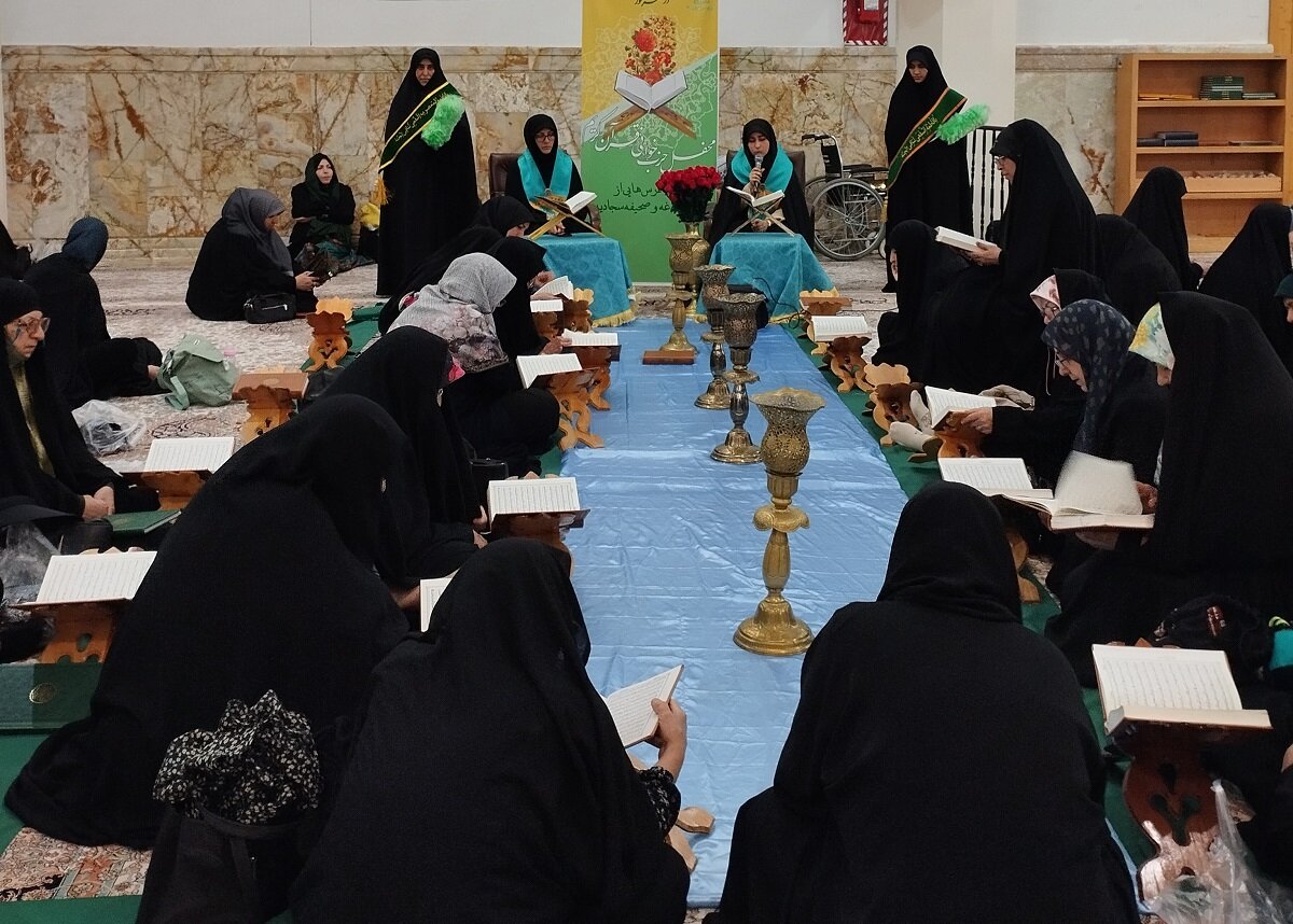 آموزش قرائت صحیح قرآن به بانوان در حلقه «ضیافت نور»