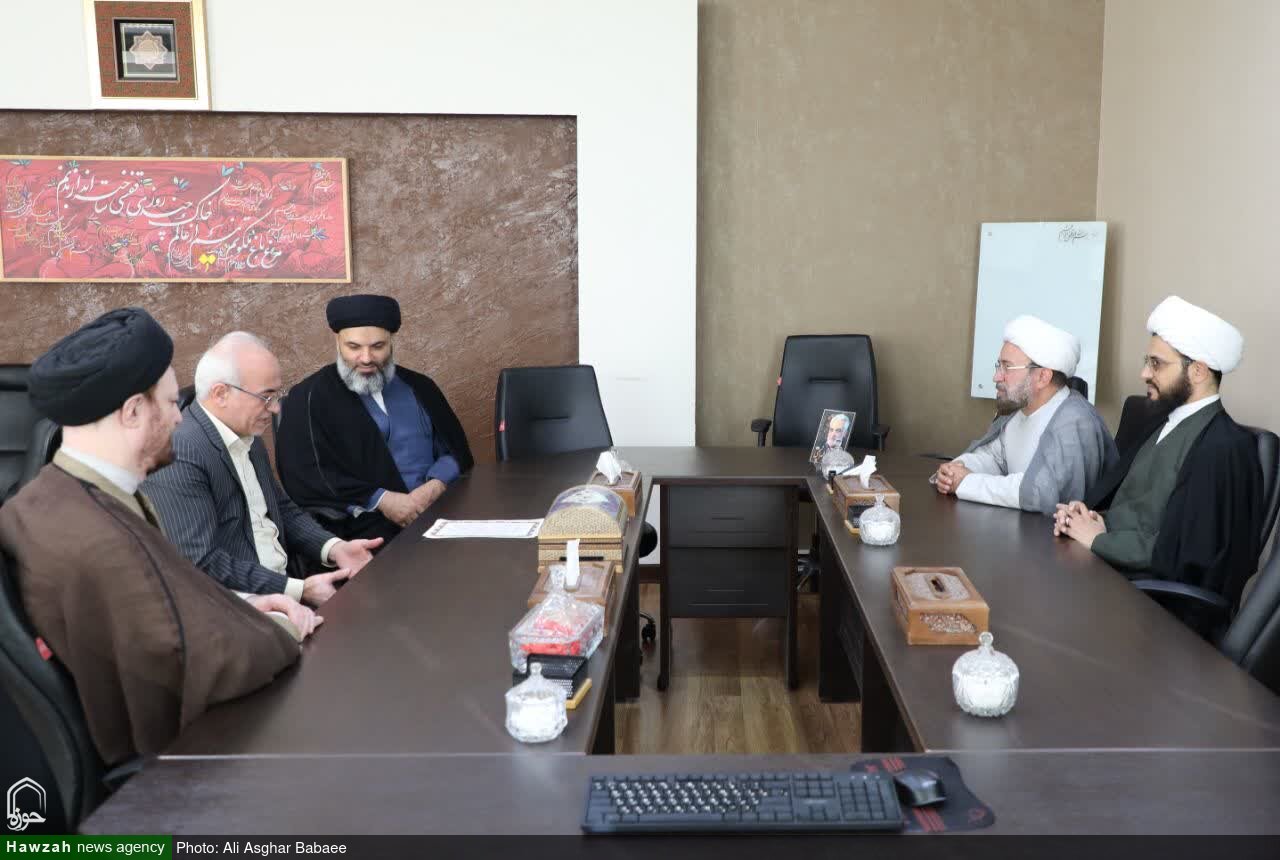 تفاهم‌نامه همکاری مدیریت حوزه علمیه استان و دانشگاه آزاد اسلامی یزد امضاء ‌شد+تصاویر