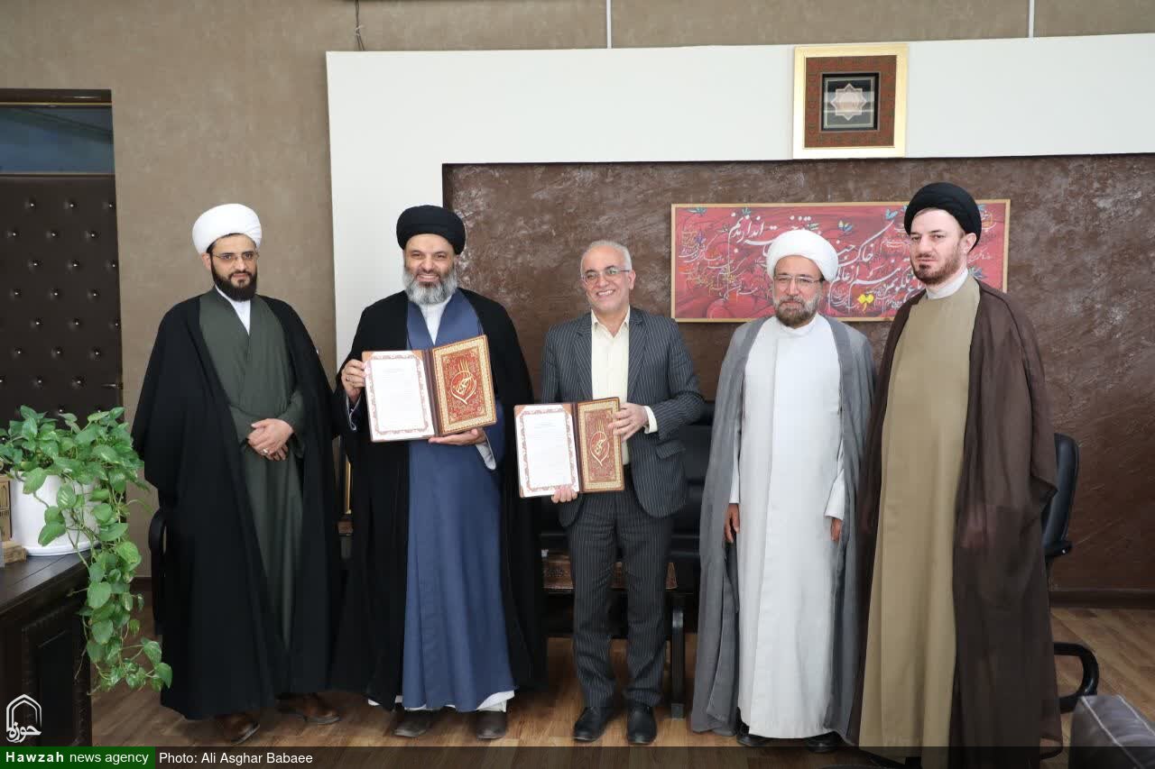 تفاهم‌نامه همکاری حوزه علمیه استان و دانشگاه آزاد اسلامی یزد امضاء ‌شد+تصاویر