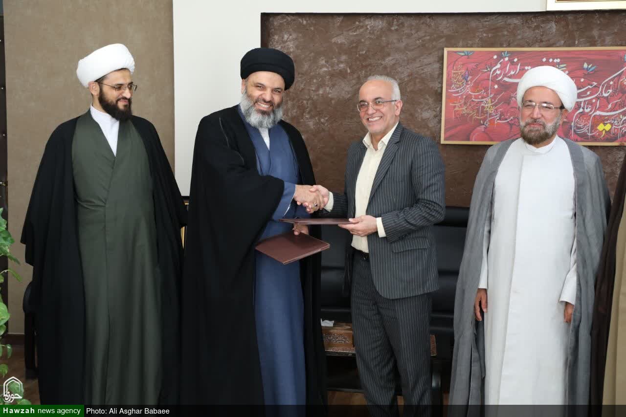 تفاهم‌نامه همکاری مدیریت حوزه علمیه استان و دانشگاه آزاد اسلامی یزد امضاء ‌شد+تصاویر